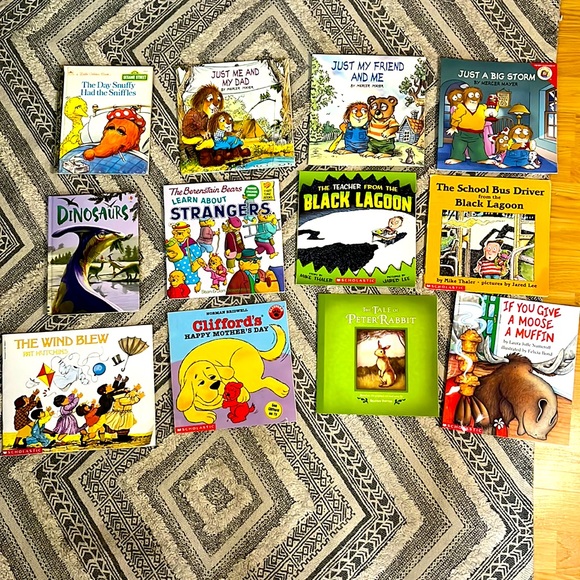 Other - 🌻B2G50%off CHILDRENS BOOK LOT  12 books like new condition on all